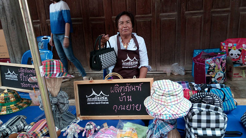 46738_แผงค้าผ้า.jpg