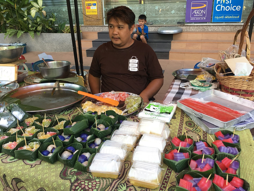 67781_แผงค้าขนมหวาน.jpg