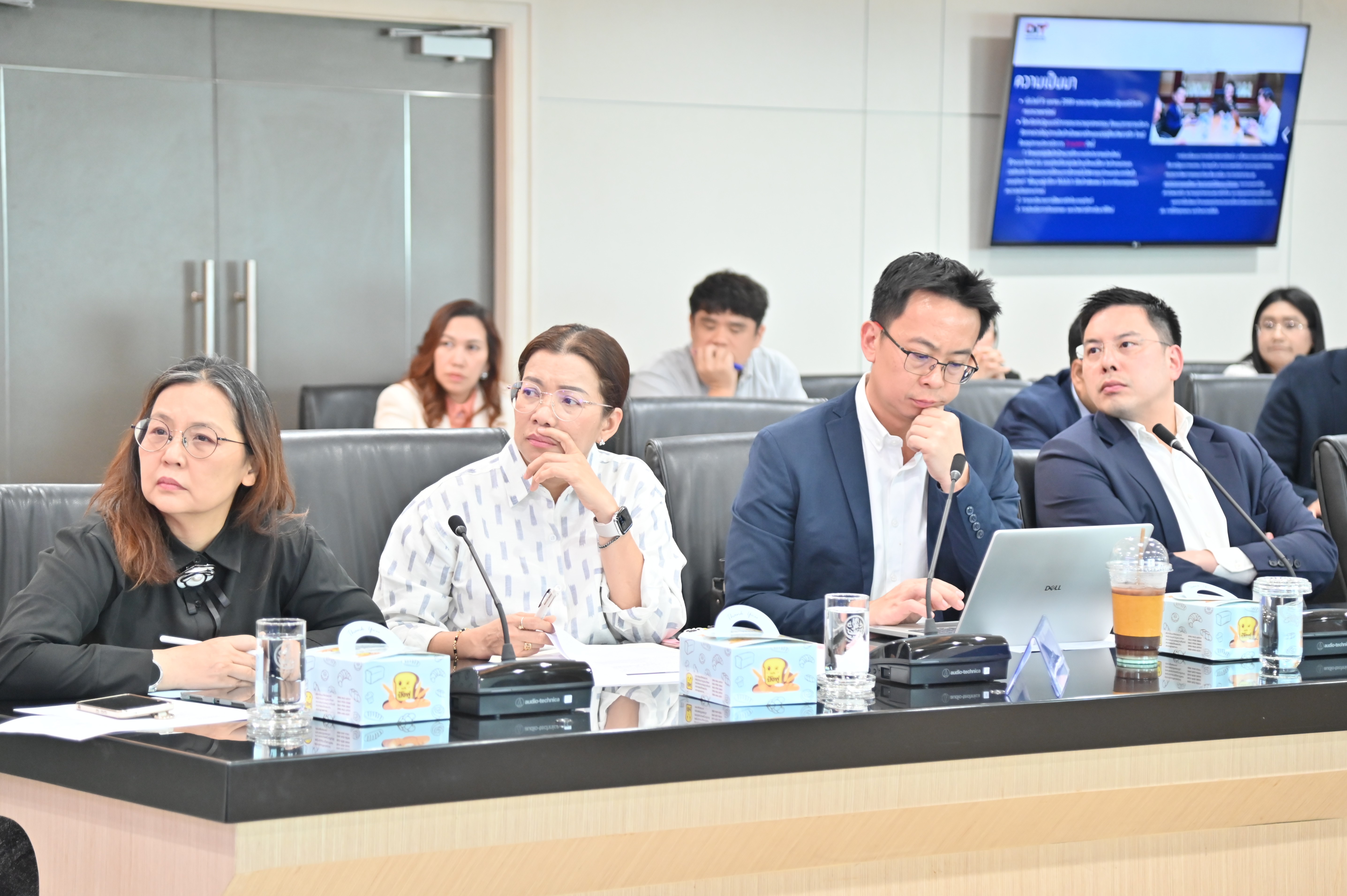 ข่าวเลขที่ 117/2569 พาณิชย์ประชุมติดตามสถานการณ์เม็ดพลาสติกและบรรจุภัณฑ์พลาสติก  วางแนวทางดูแลปริมาณ–ราคา–การใช้พลาสติกอย่างเหมาะสม (21 เมษายน 2569)