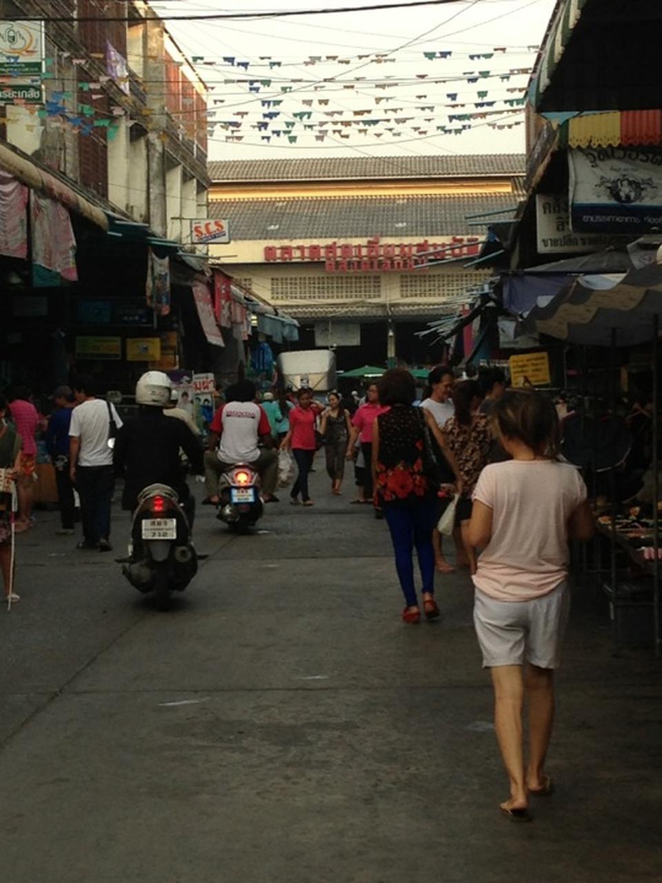 21810_ทางเข้าตลาด.jpg