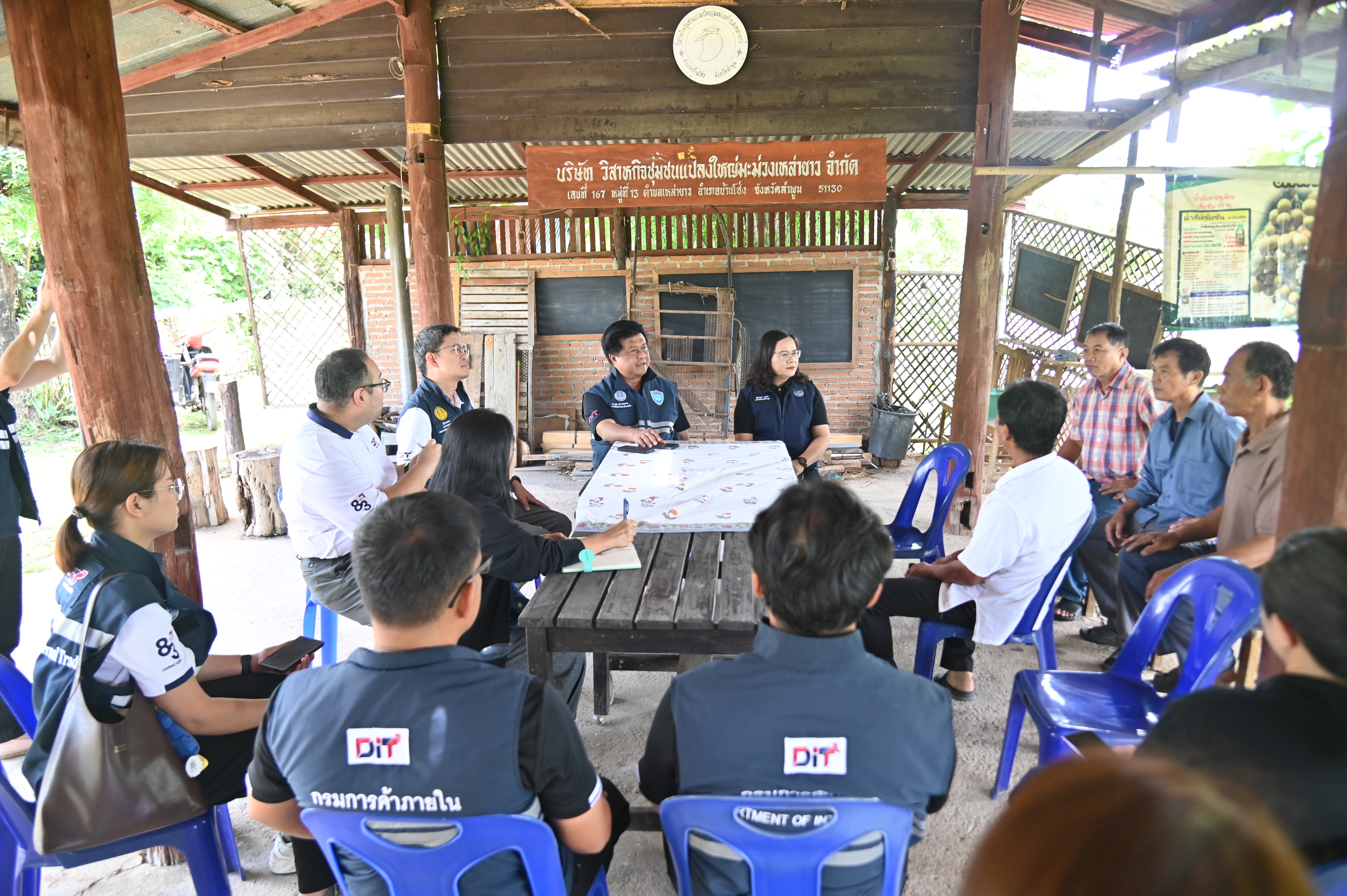 DIT ลงพื้นที่เชียงหม่ - ลำพูน  ติดตามการรับซื้อหอมหัวใหญ่  พร้อมติดตามสถานการณ์ ผลผลิตลำไยและมะม่วง