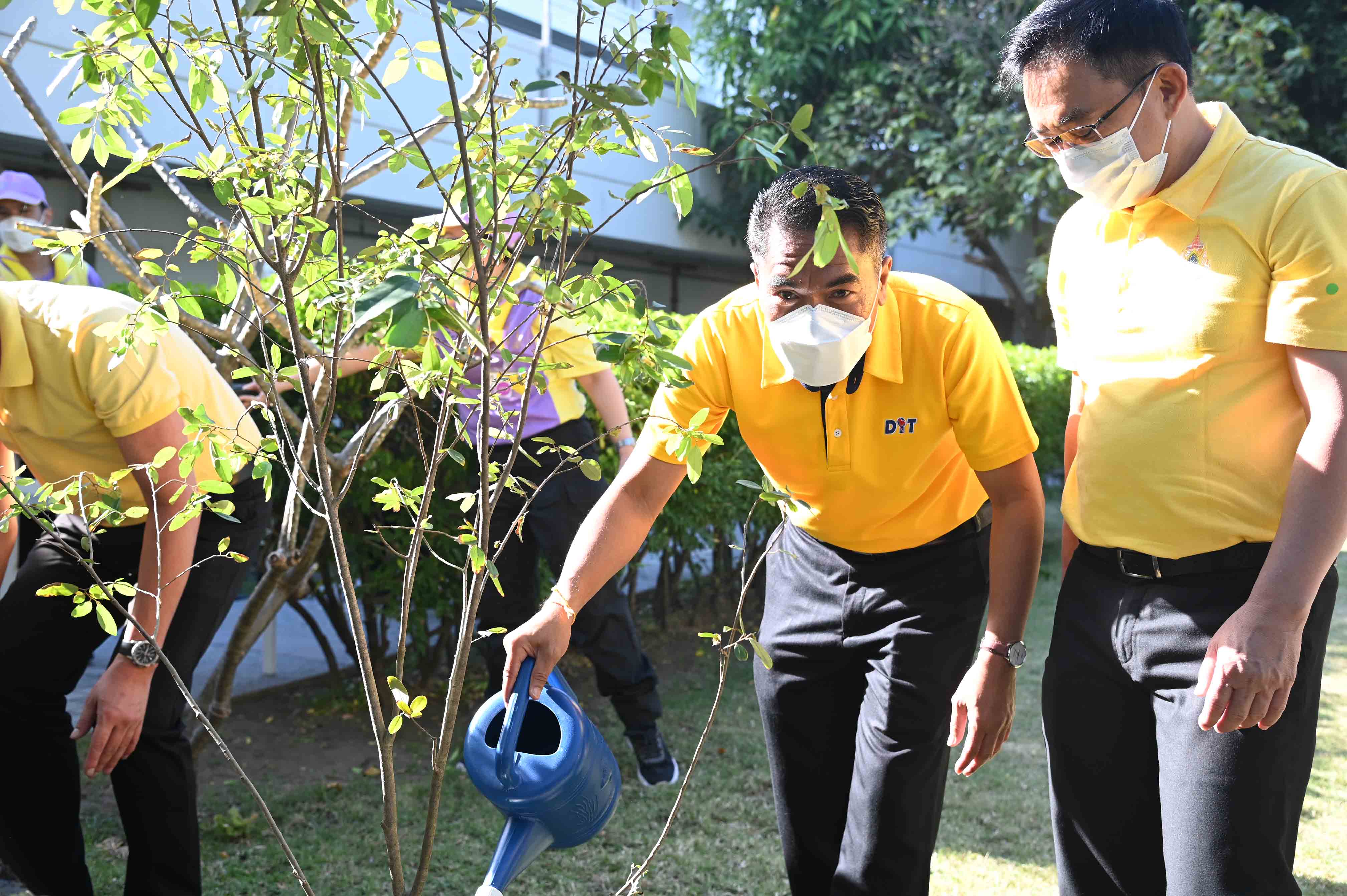 รองอธิบดีกรมการค้าภายใน ร่วมกิจกรรม “พาณิชย์...จิตอาสา ร่วมใจ ปลูกต้นไม้ รักษ์สิ่งแวดล้อม” 