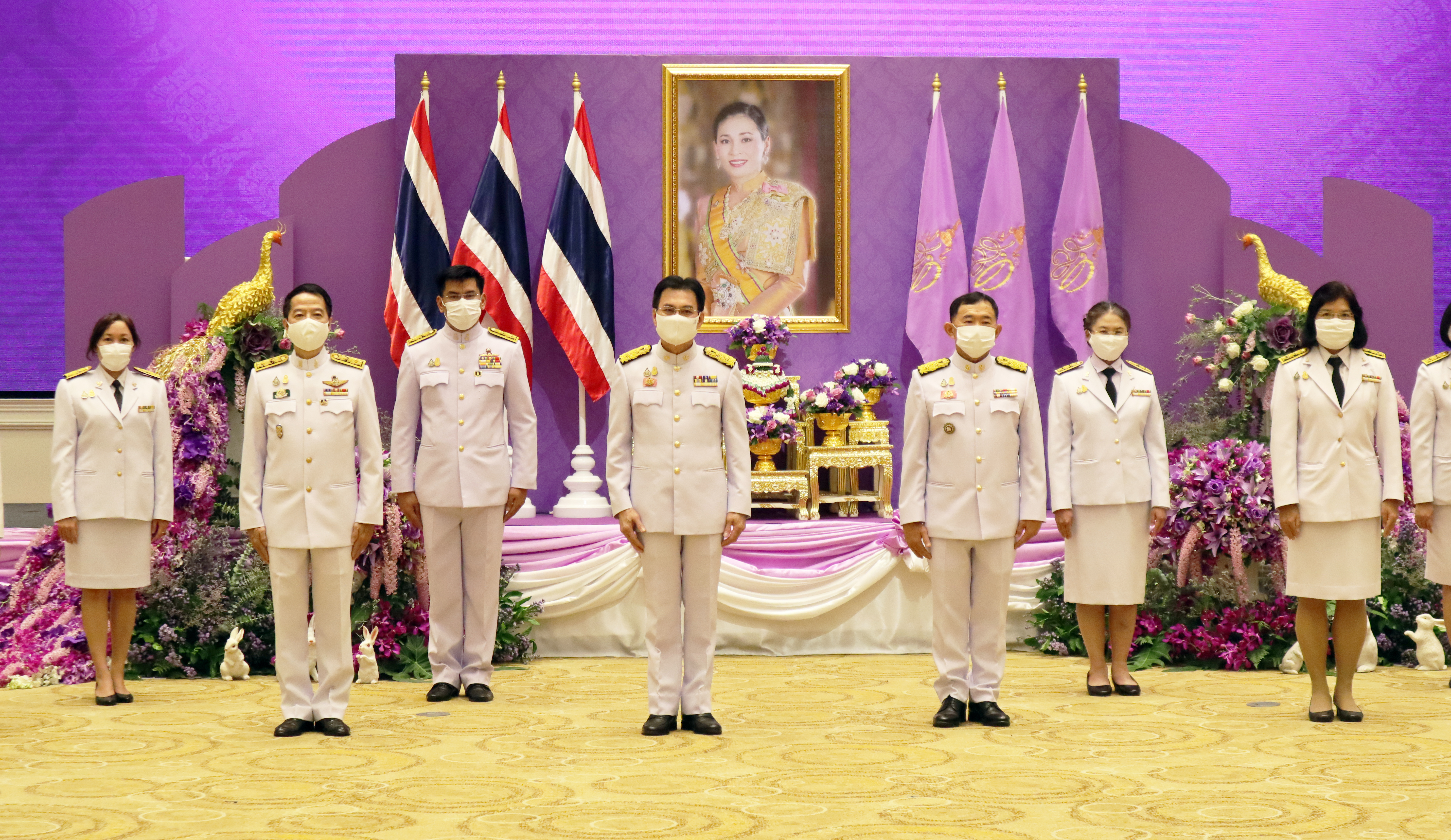 รองอธิบดีกรมการค้าภายใน ร่วมพิธีลงนามถวายพระพร สมเด็จพระนางเจ้าสุทิดา พัชรสุธาพิมลลักษณ พระบรมราชินี
