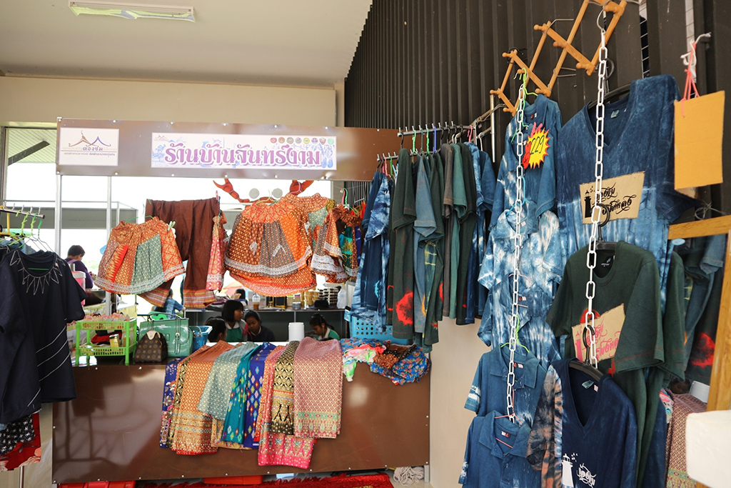 67691_แผงค้าเสื้อผ้า.jpg