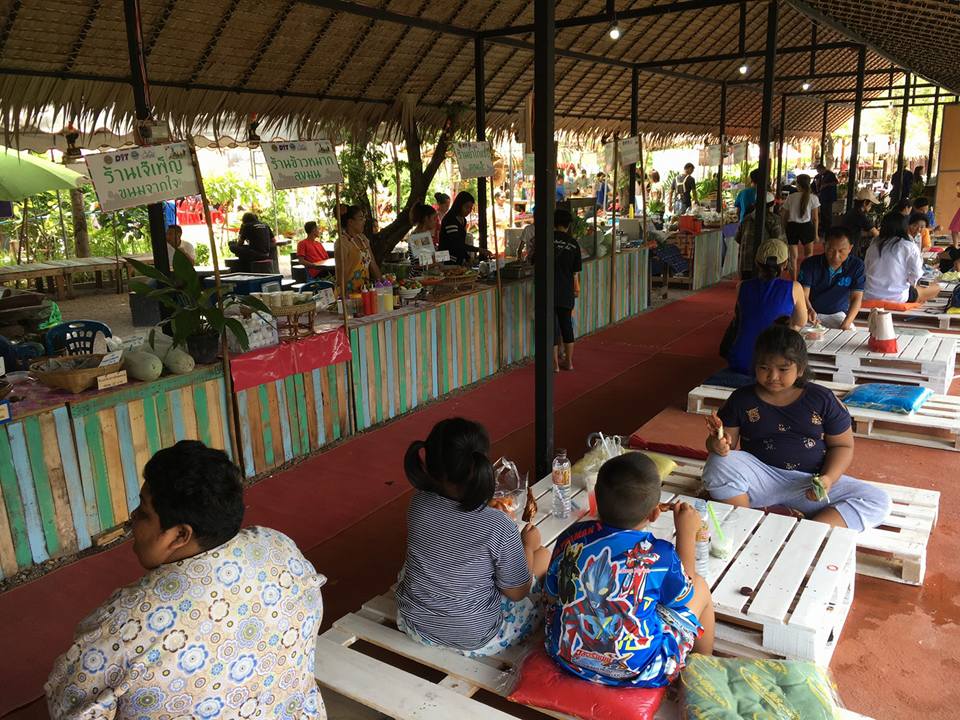 46720_ที่นั่งกินข้าว.jpg