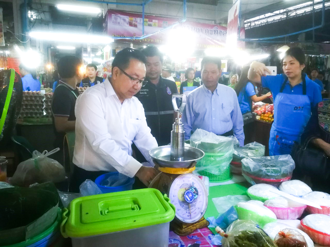 รองอธิบดีลงพื้นที่รณรงค์การปิดป้ายแสดงราคาสินค้าและตรวจสอบเครื่องชั่ง