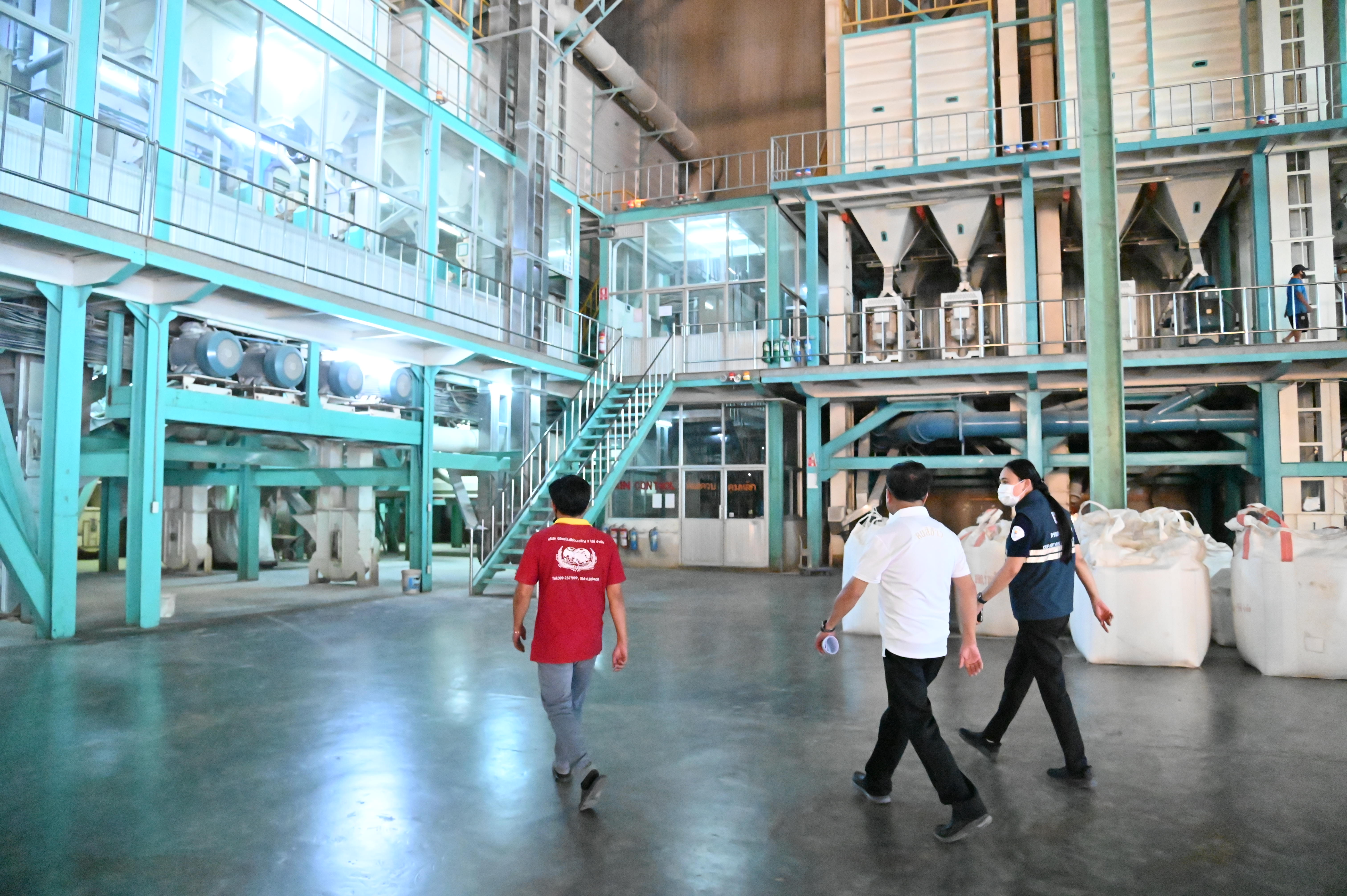  DIT ลงพื้นที่ “พิจิตรแซนด์บ็อกซ์”  กลุ่มเกษตรกรข้าวประณีตต้นแบบนาดำคาร์บอนต่ำ  เพิ่มผลผลิต ลดฝุ่น PM2.5 และตรวจสอบสถานีบริการน้ำมัน