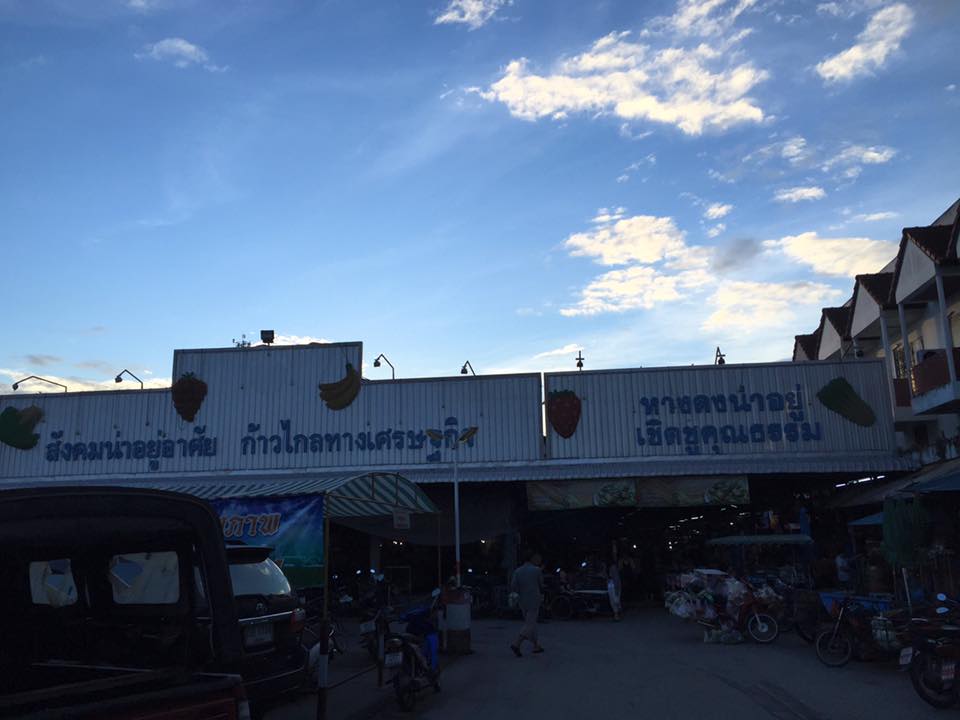 23251_ด้านหน้าตลาด.jpg