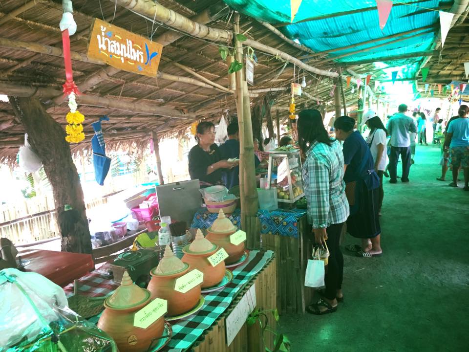 45397_ร้านค้าด้านใน ตลาด 1.jpg