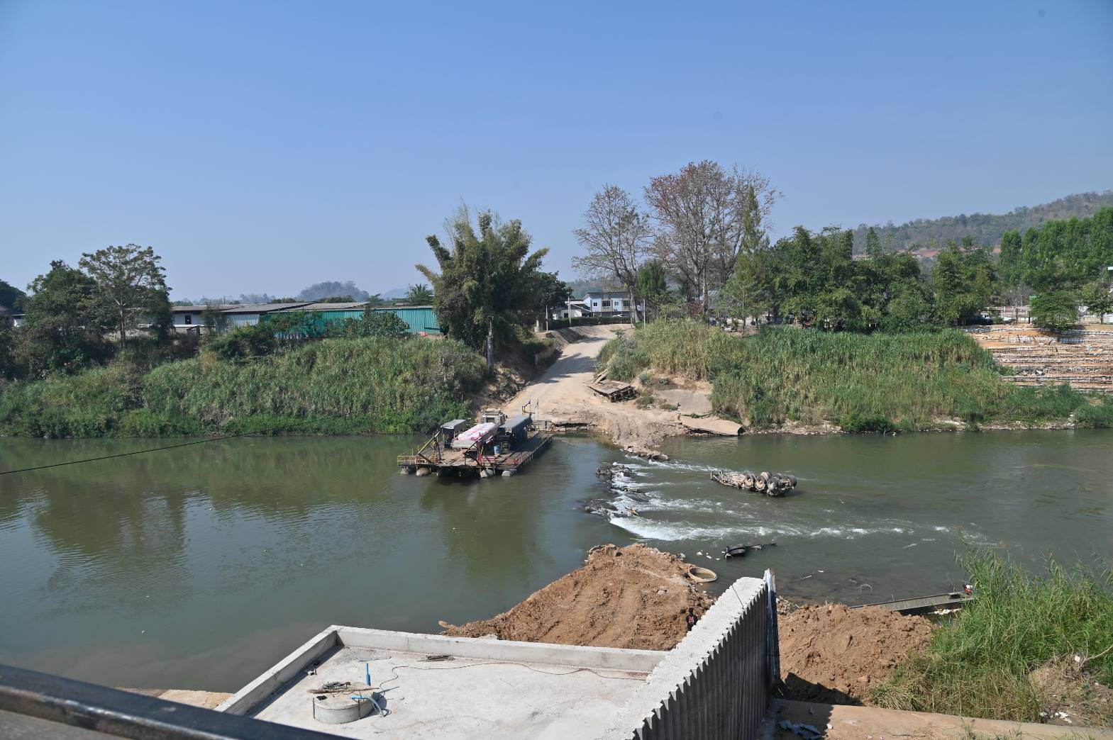 DIT ลุยพื้นที่จ.ตาก ติดตามสถานการณ์การการค้าชายแดน สร้างการรับรู้การจำหน่ายวัสดุเหลือใช้จากการเพาะปลูก พร้อมติดตามสถานการณ์การรับซื้อข้าวโพดเลี้ยงสัตว์  และหารือแนวทางการการปลูกกล้วยหอมทอง 