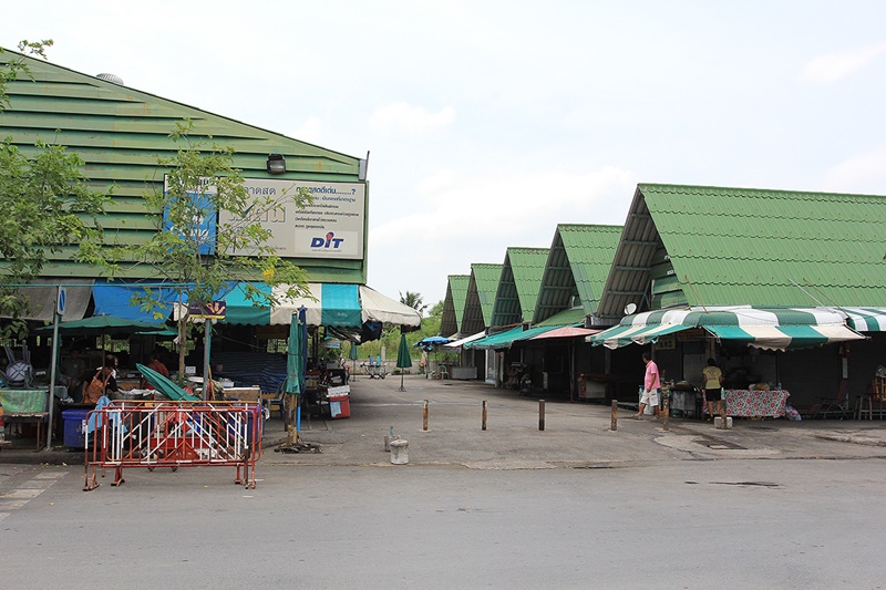 33905_ด้านหน้าตลาด.JPG