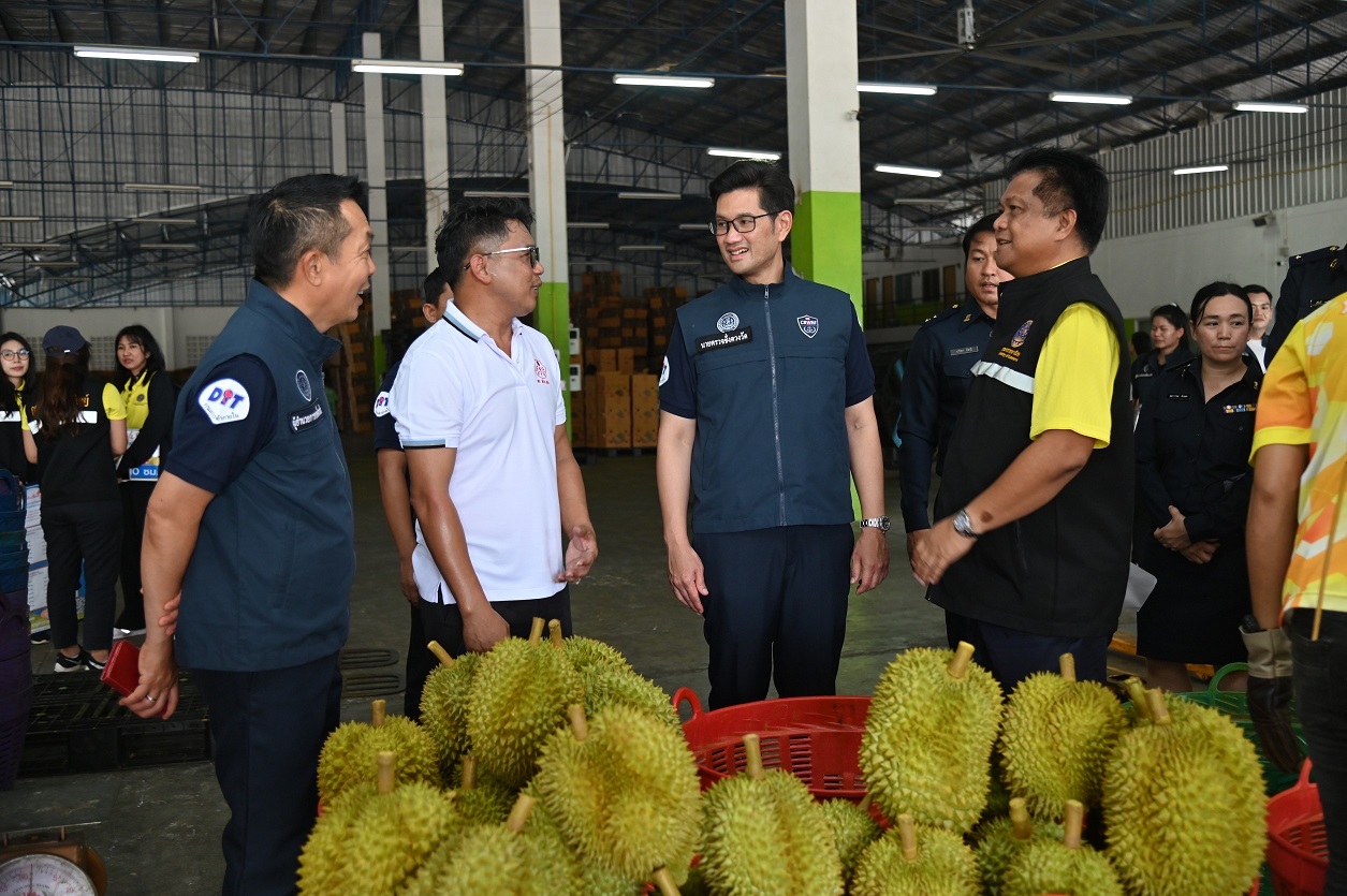 พาณิชย์สั่งลุย ตรวจเครื่องชั่ง ป้ายราคารับซื้อผลไม้ รักษาความเป็นธรรมเกษตรกร 