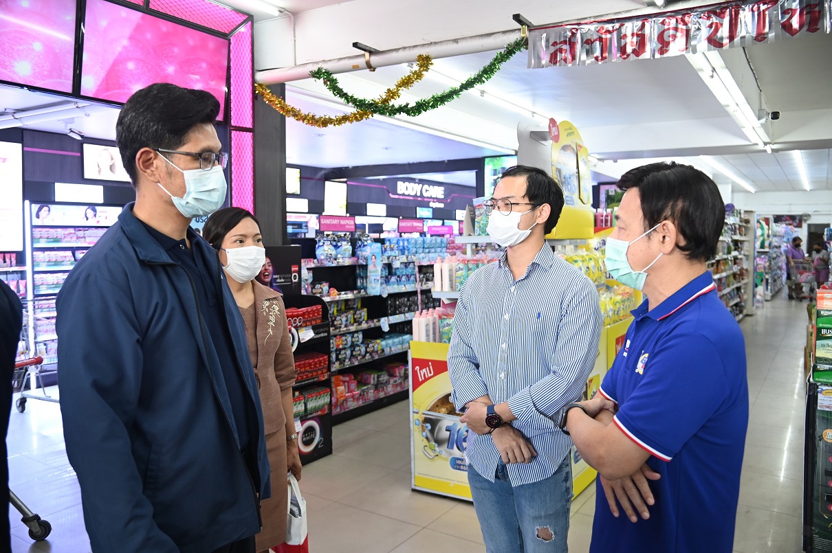 ร้อยตรีจักรา ยอดมณี รองอธิบดีกรมการค้าภายใน ตรวจติดตามสถานการณ์ราคาสินค้าอุปโภคบริโภค 