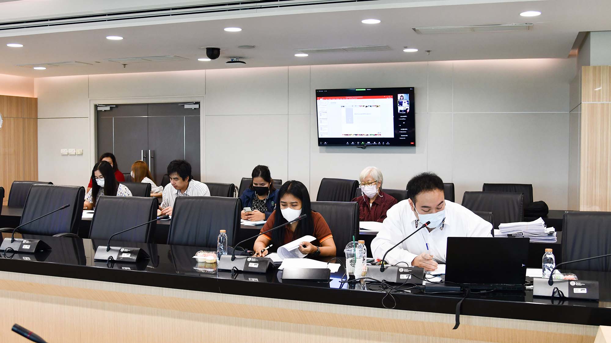 ประชุมการขับเคลื่อนกิจกรรมเสริมสภาพคล่องการรับซื้อผลไม้