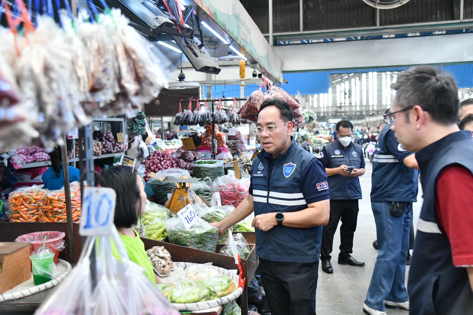 ข่าวเลขที่ 84/2569 กรมการค้าภายใน ลงพื้นที่ตรวจเข้ม หลังเกิดกระแสโซเซียลถึงราคาสินค้า ย้ำ ตลาด-ห้าง-ปั๊มน้ำมัน จำหน่ายปกติทั่วประเทศ เตือนห้ามฉวยโอกาสขึ้นราคา พบดำเนินคดีทันที (4 มีนาคม 2569)