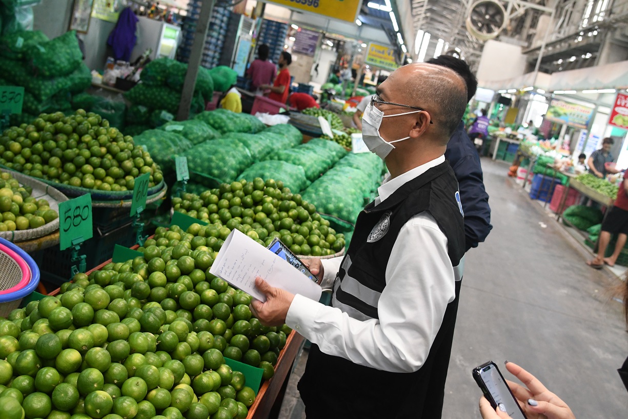 พาณิชย์ติดตามสถานการณ์ราคาและปริมาณผักและผลไม้ช่วงเทศกาลตรุษจีน