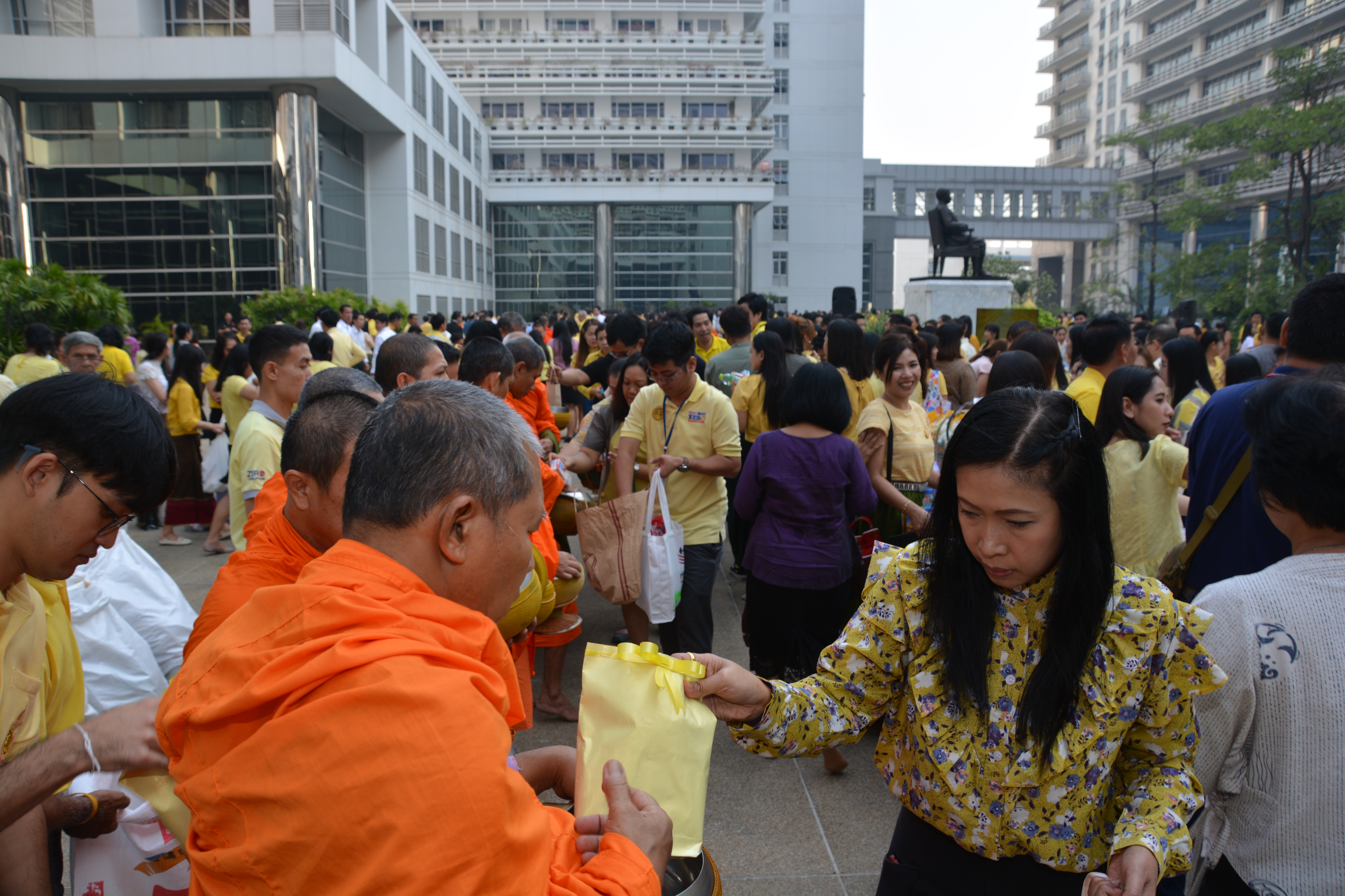 พิธีทำบุญตักบาตรเนื่องในโอกาสวันขึ้นปีใหม่ ปี 2563