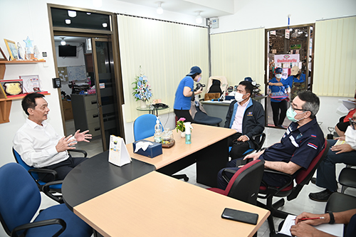 พาณิชย์ตรวจสอบความเที่ยงตรงของเครื่องชั่งในตลาดสด