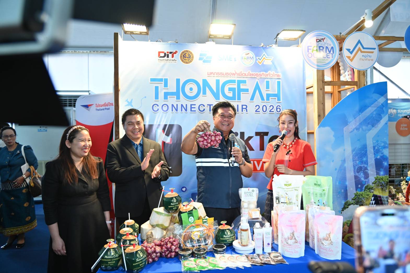 ข่าวเลขที่ 71/2569 DIT ยกระดับงานธงฟ้า จับคู่ ”ร้านค้าธงฟ้า-ผู้ผลิต“ “เชื่อมธุรกิจไทย–ลาว” สำเร็จ วันแรกปิดดีลกว่า 1,000 ล้านบาท ตอกย้ำศักยภาพสินค้าไทย  (10 กุมภาพันธ์ 2569)