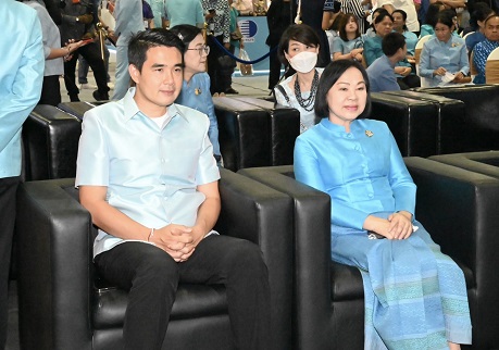 พาณิชย์ ร่วมงาน ศิลปาชีพ ประทีปไทย  OTOP ก้าวไกลด้วยพระบารมี ประจำปี 2566