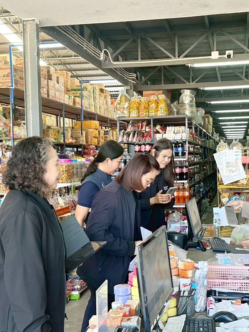 ข่าวเลขที่ 46/2569 พาณิชย์ เชือด ร้านค้าธงฟ้าฯ ฝ่าฝืนกฎหมาย–บวกภาษีมูลค่าเพิ่มโดยไม่ปิดป้ายราคา ปรับทันที 10,000 บาท ย้ำ “ห้ามเอาเปรียบประชาชนเด็ดขาด” (3 ธันวาคม 2568)