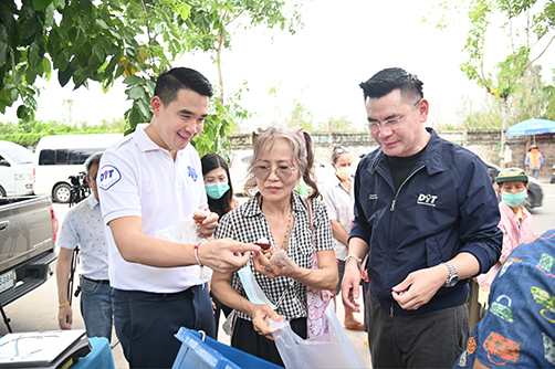 กรมการค้าภายใน ชวนซื้อมังคุดใต้ @รถโมบายพาณิชย์