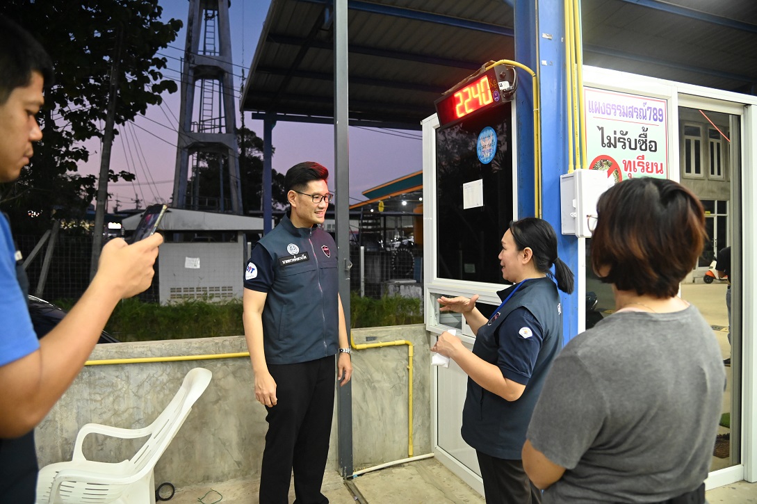 “พาณิชย์” ตรวจเครื่องชั่งล้งรับซื้อทุเรียนตะวันออก จันทบุรี-ระยอง-ตราด เน้นย้ำการติดป้ายแสดงราคาชัดเจน รักษาความเป็นธรรมแก่เกษตรกร