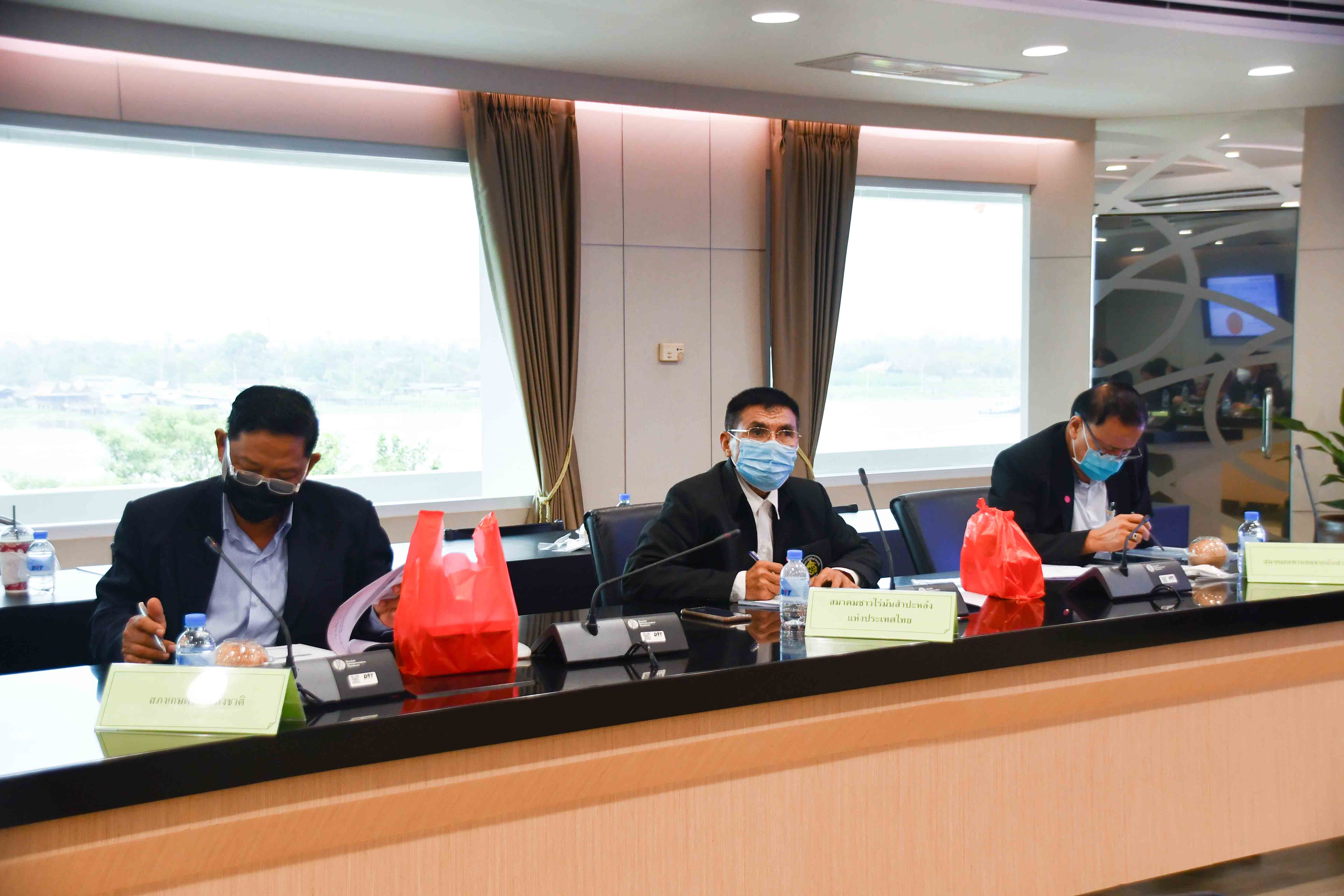 การประชุมคณะอนุกรรมการกำกับดูแลและกำหนดเกณฑ์กลางอ้างอิงโครงการประกันรายได้เกษตรกรผู้ปลูกมันสำปะหลัง