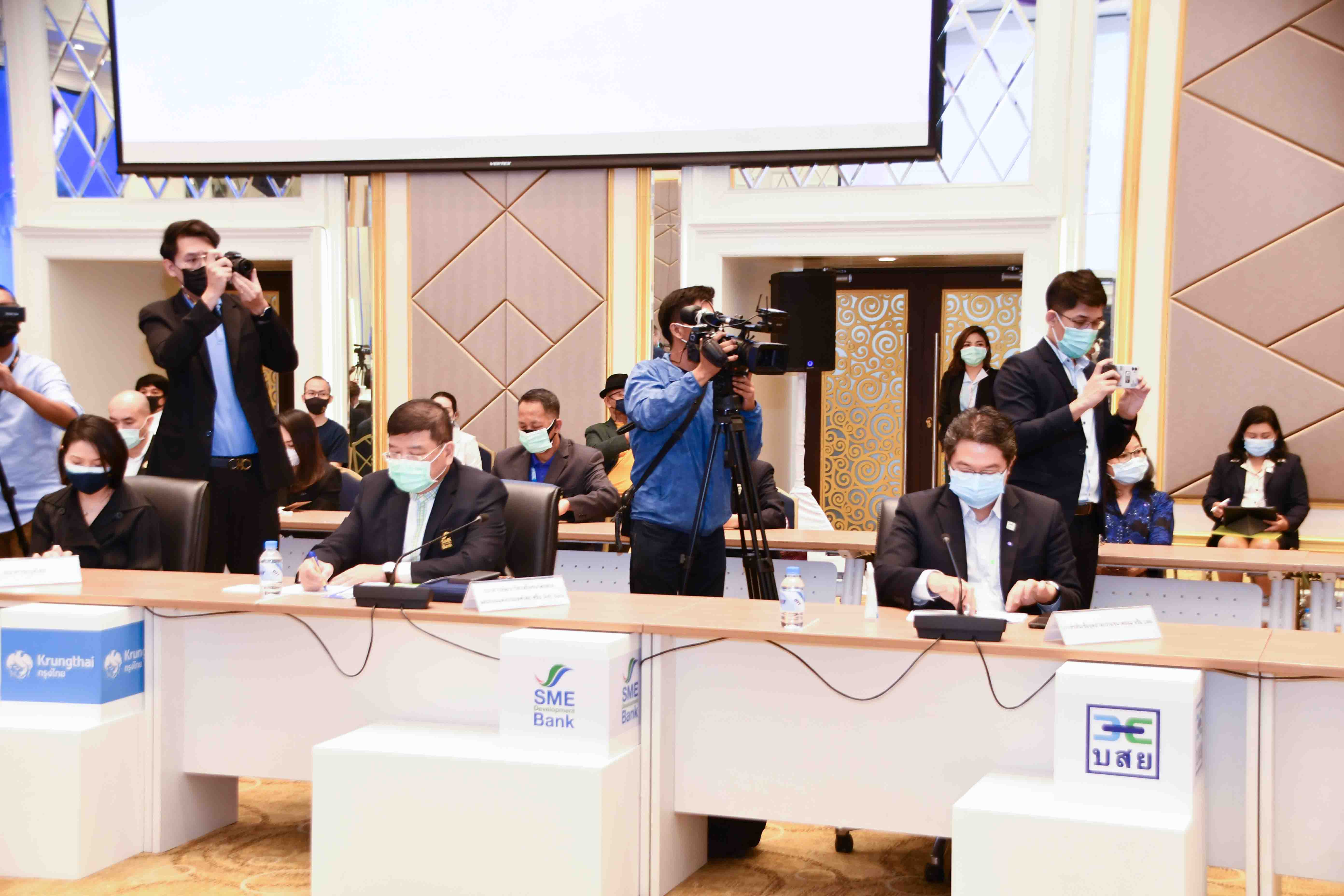 อธิบดีร่วมการประชุมและแถลงข่าวโครงการ “พาณิชย์ลดราคา! ช่วยร้านค้าและประชาชน” Lot 11