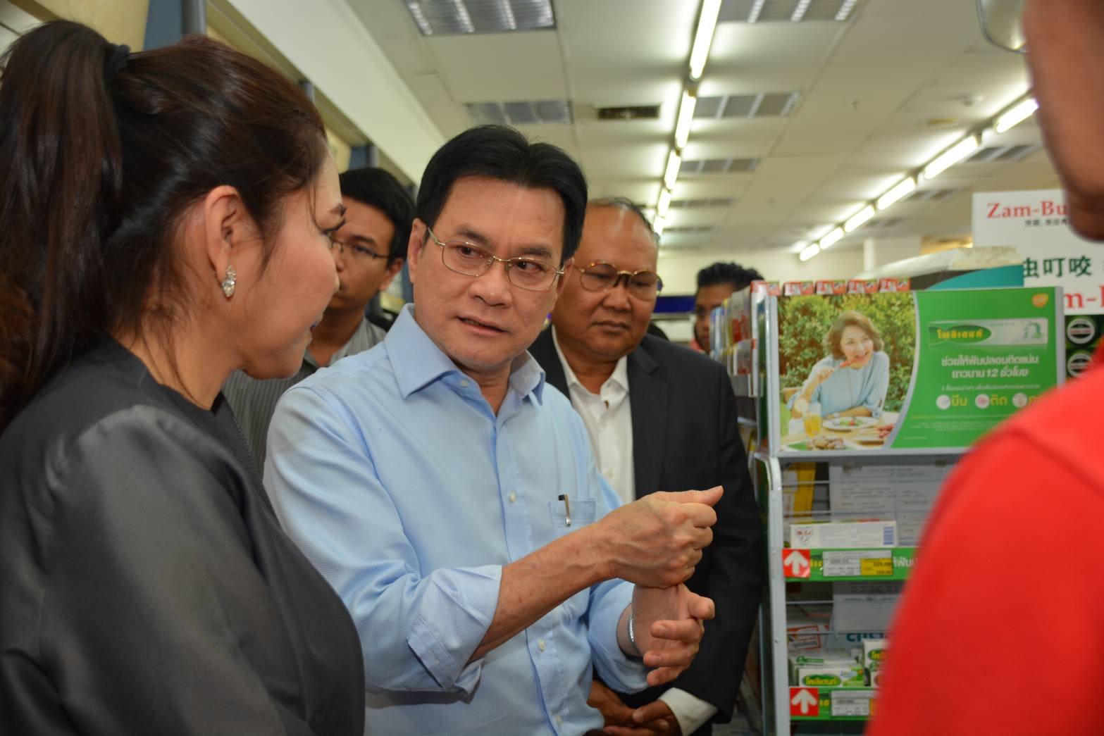 รัฐมนตรีว่าการกระทรวงพาณิชย์ตรวจเยี่ยมโรงงานผลิตหน้ากากอนามัย และตรวจสอบสถานการณ์การจำหน่ายหน้ากากอนามัย