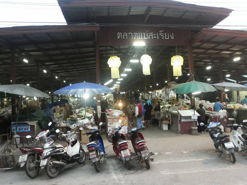 44813_ด้านหน้าตลาด.jpg