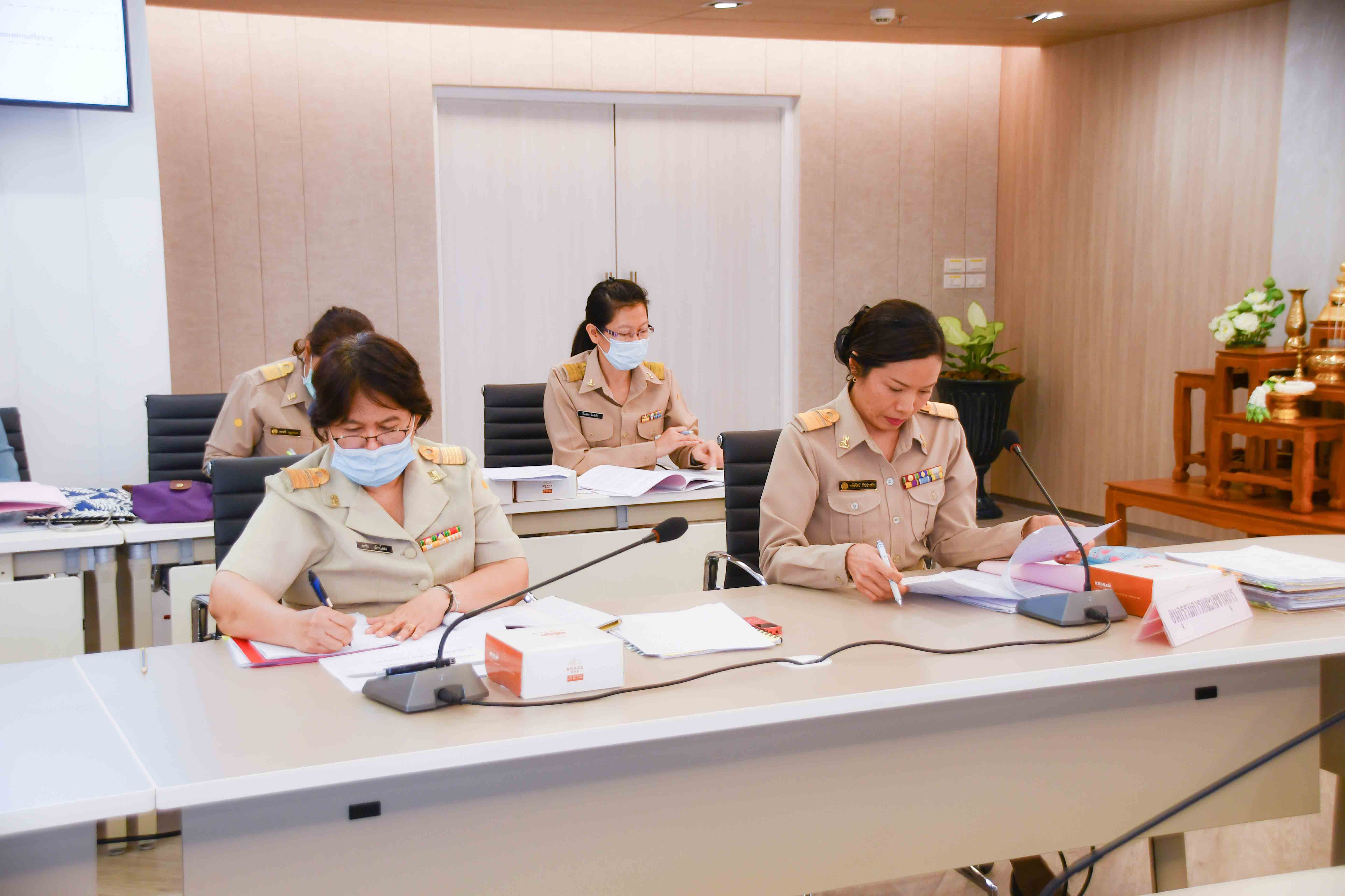 การประชุมคณะอนุกรรมการกลั่นกรองเรื่องเสนอคณะกรรมการบริหารกองทุนรวมเพื่อช่วยเหลือเกษตรกร