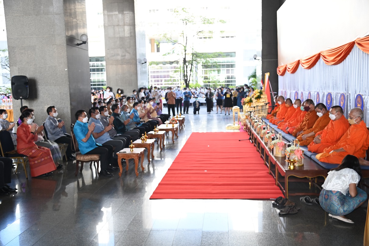 พิธีตักบาตรทำบุญเพื่อถวายพระพรชัยมงคลแด่สมเด็จพระเจ้าลูกเธอเจ้าฟ้าพัชรกิติยาภา