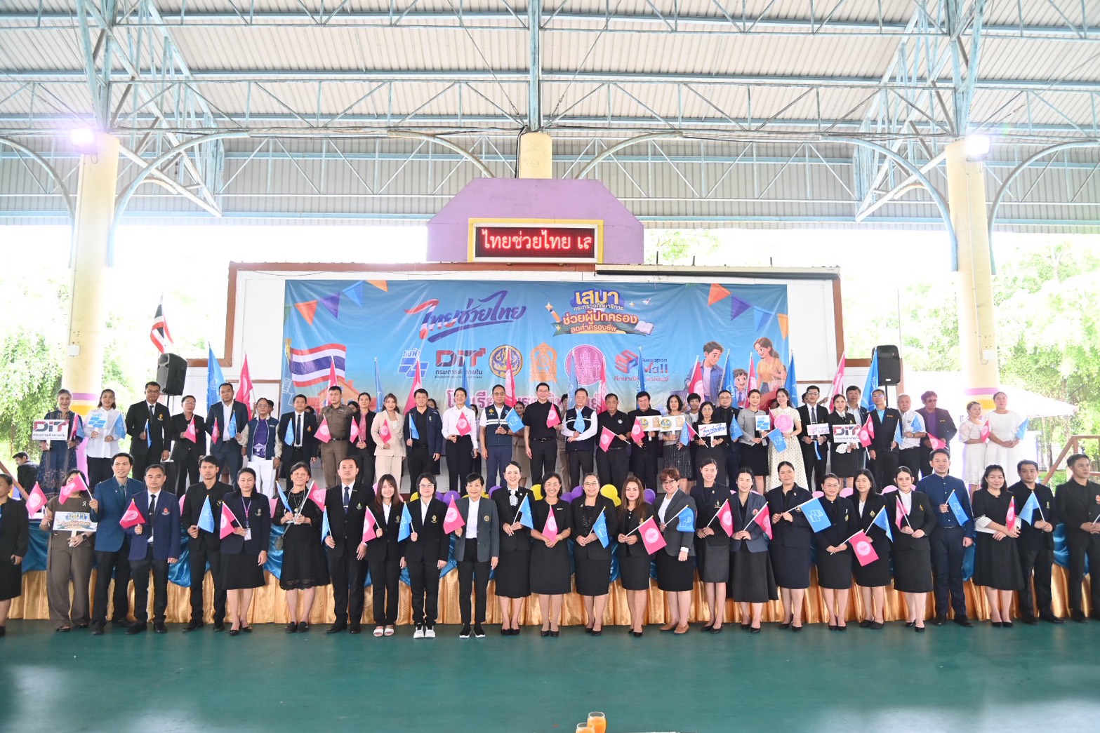 ข่าวเลขที่ 145/2569 “พาณิชย์–ศึกษาธิการ” จัด “ไทยช่วยไทย พลัส” 1,000 จุดทั่วประเทศ นำสินค้าราคาประหยัดลดค่าครองชีพผู้ปกครอง–ประชาชนช่วงเปิดเทอม (22 พฤษภาคม 2569)