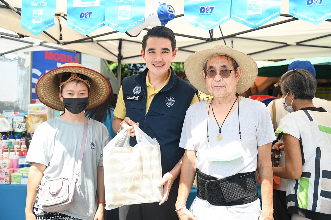 พาณิชย์ติดตามราคาผัก พบราคาลดลงแล้ว พร้อมกระจายผักผ่านโมบายธงฟ้า