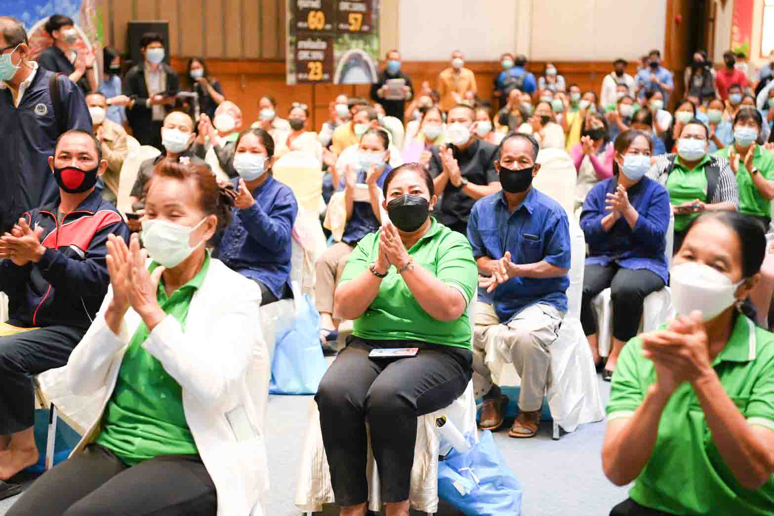 อธิบดีร่วมติดตามความคืบหน้าโครงการประกันรายได้