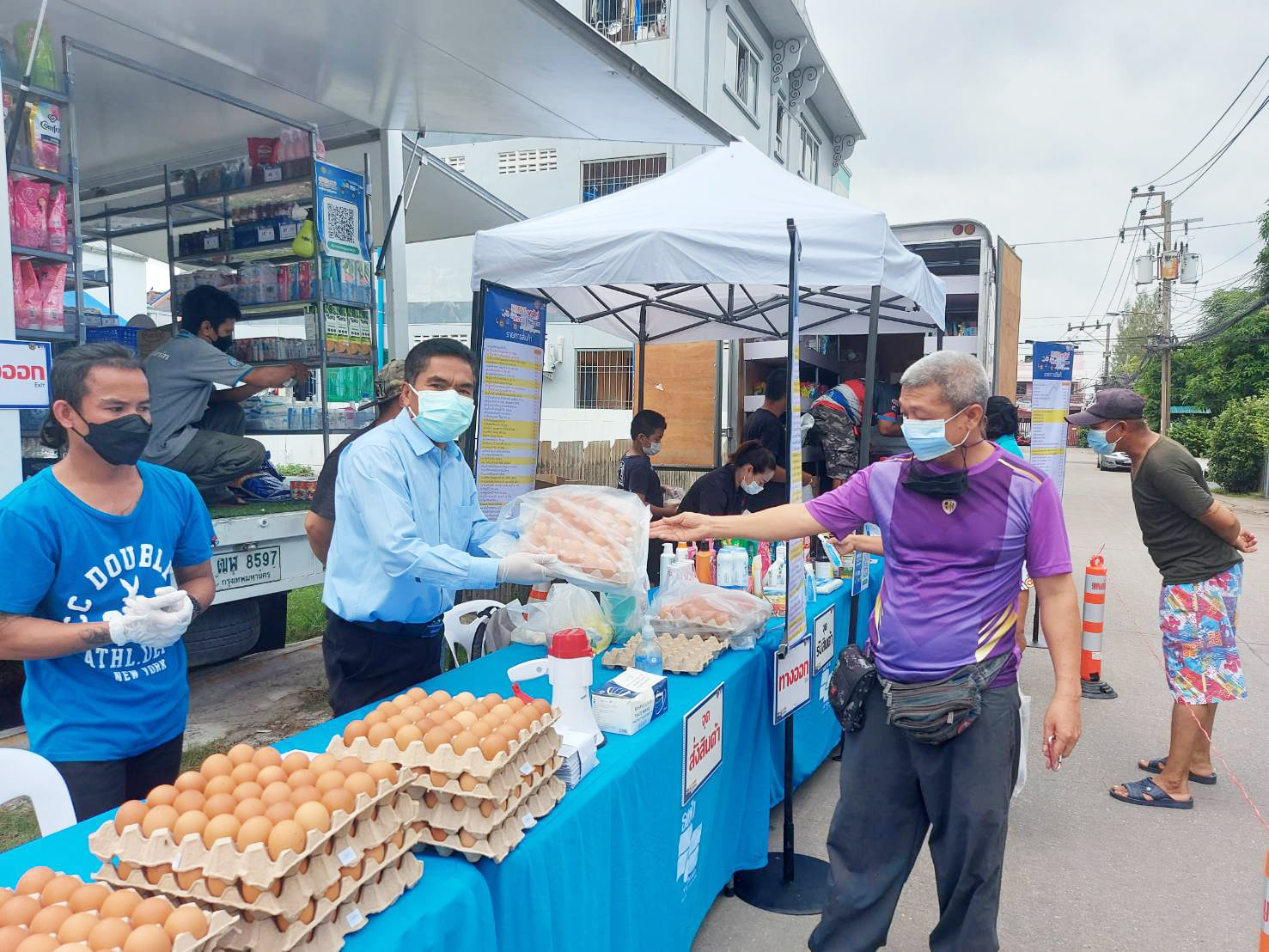 รองอธิบดีกรมการค้าภายใน ลงพื้นที่ตรวจเยี่ยมติดตามโครงการรถโมบายพาณิชย์ ลดราคาช่วยประชาชน