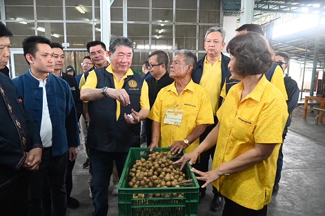 กระทรวงพาณิชย์ จัดกิจกรรม “คนตัวใหญ่ ช่วยคนตัวเล็ก by MOC” ช่วยชาวสวนลำไย