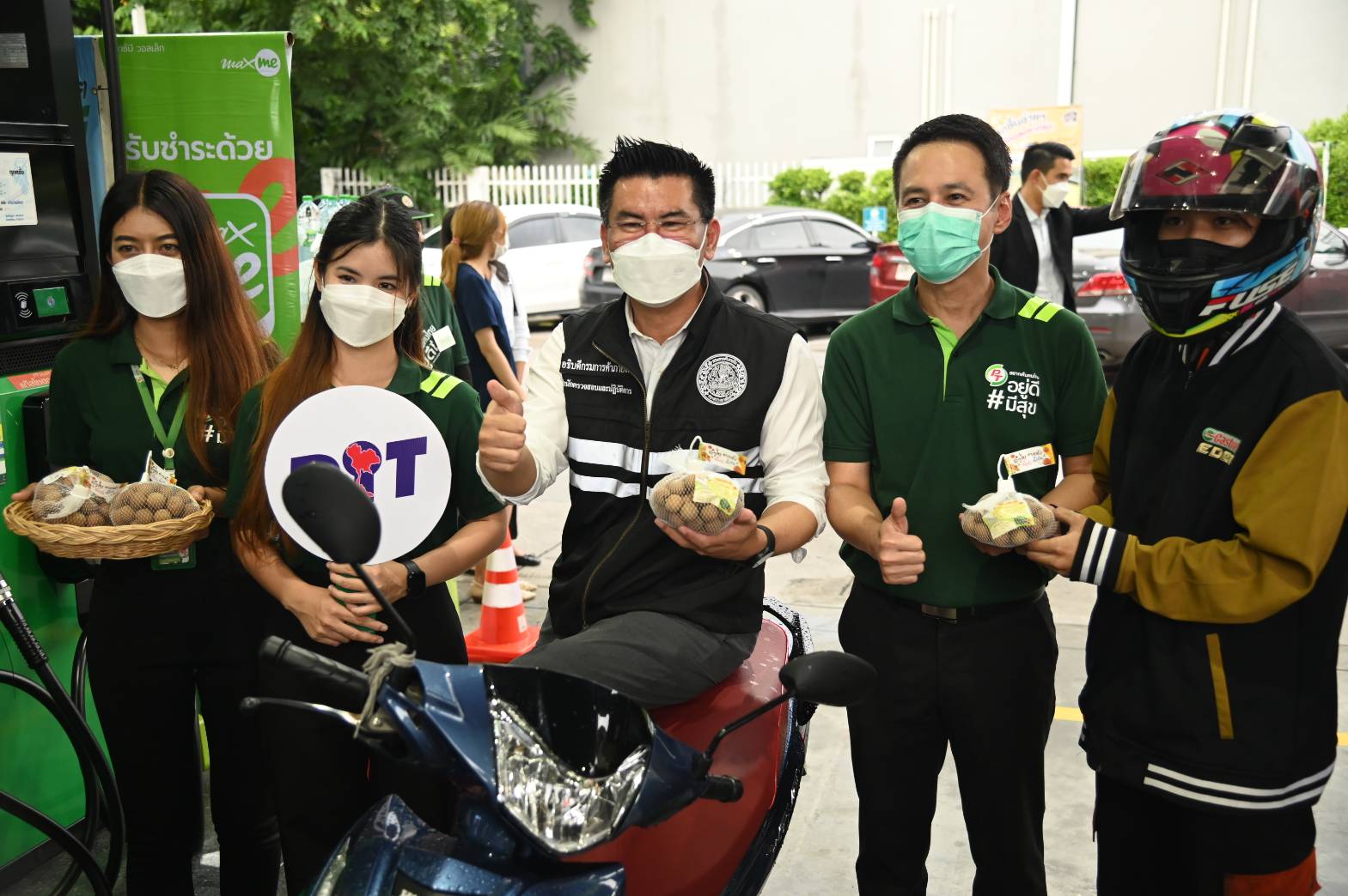 กรมการค้าภายใน จับมือปั๊มน้ำมันแจกลำไยคนเติมน้ำมัน