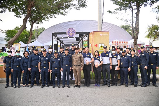กรมการค้าภายในตรวจสอบสถานการณ์จำหน่ายกระเช้าของขวัญ และประชาสัมพันธ์การปิดป้ายราคา งานกาชาด