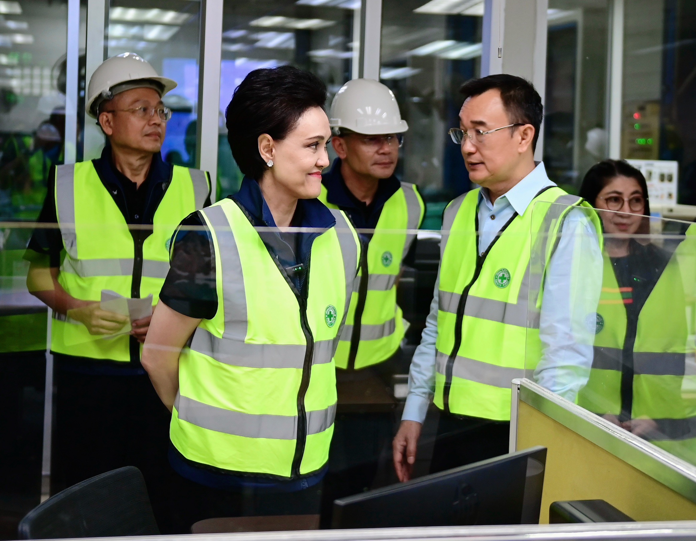 ข่าวเลขที่ 2/2570 “ศุภจี” ลงพื้นที่ศูนย์กระจายสินค้า CP All ย้ำสต๊อกสินค้าเพียงพอ สั่งกรมการค้าภายในตั้ง War Room เร่งกระจายสินค้าถึงประชาชน พร้อมจับตาสินค้าจำเป็น–ป้องกันฉวยโอกาสขึ้นราคา (2 ตุลาคม 2569)