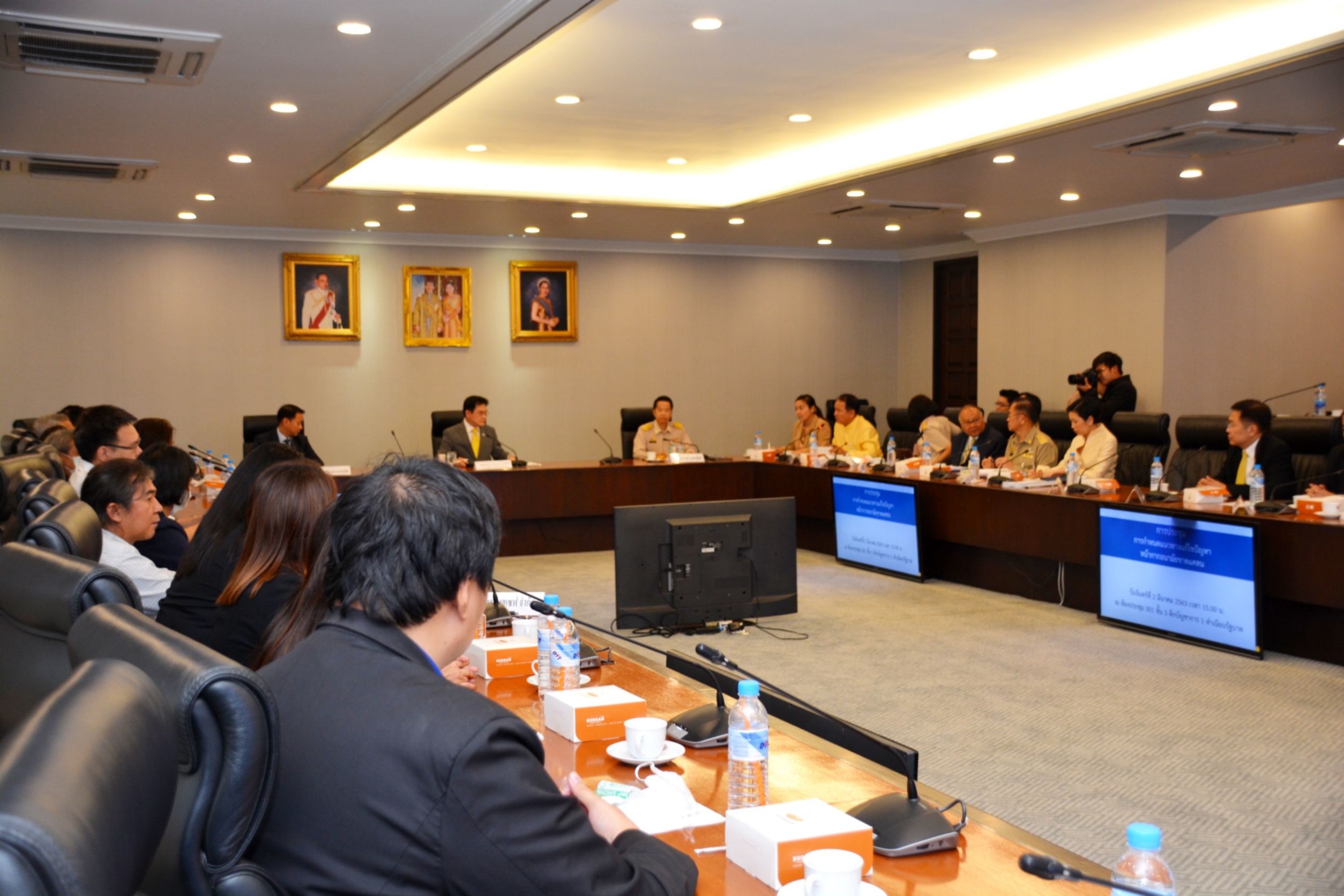 การประชุมการกำหนดแนวทางแก้ไขปัญหาหน้ากากอนามัยขาดแคลน
