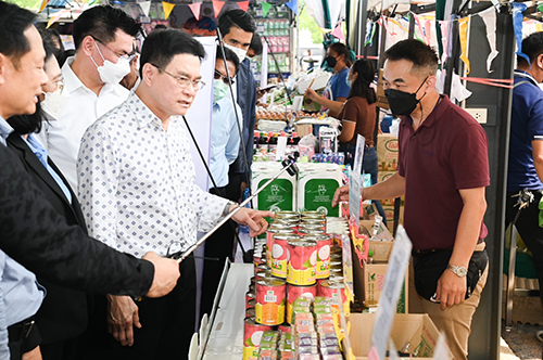 พาณิชย์ติดตามโครงการคาราวานพาณิชย์ลดราคาช่วยประชาชน