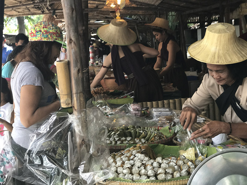 46160_ร้านแม่ค้าขายขนม.jpg