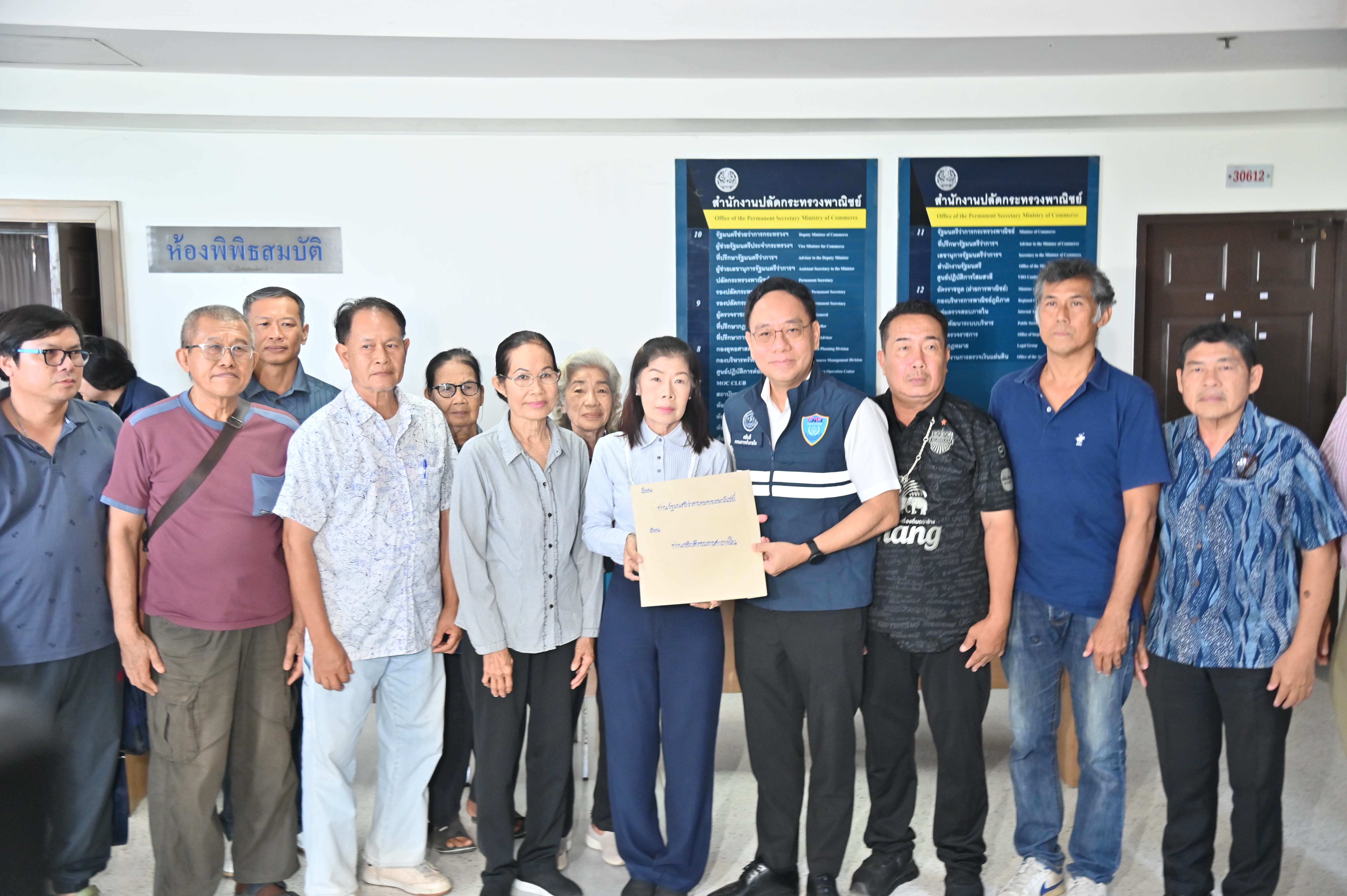 ข่าวเลขที่ 119/2569  พาณิชย์รับข้อเสนอชาวสวนปาล์ม สั่งเข้มตรวจราคารับซื้อทั่วประเทศ ดันใช้ไบโอดีเซลเพิ่ม พยุงราคา-รักษาสมดุลระบบ ด้านน้ำมันปาล์มขวดยังอยู่ในกรอบอนุญาตเดิม (23 เมษายน 2569)