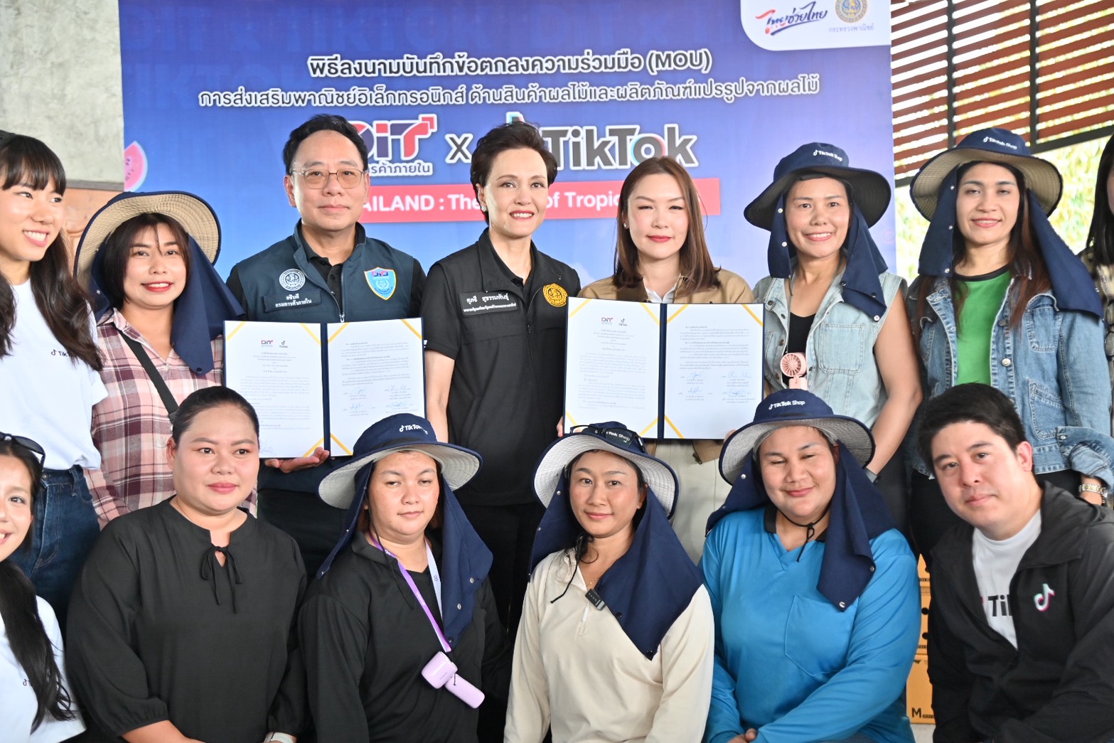 พาณิชย์ลุยจันทบุรี ชวนชาวสวนทำ "ทุเรียนคุณภาพ" เพิ่มรายได้เกษตรกร-ยกระดับทั้งระบบ พร้อมจับมือ TikTok เปิดเกม e-Commerce สร้างมูลคำเพิ่ม ดันส่งออกรักษาเสถียรภาพราคา