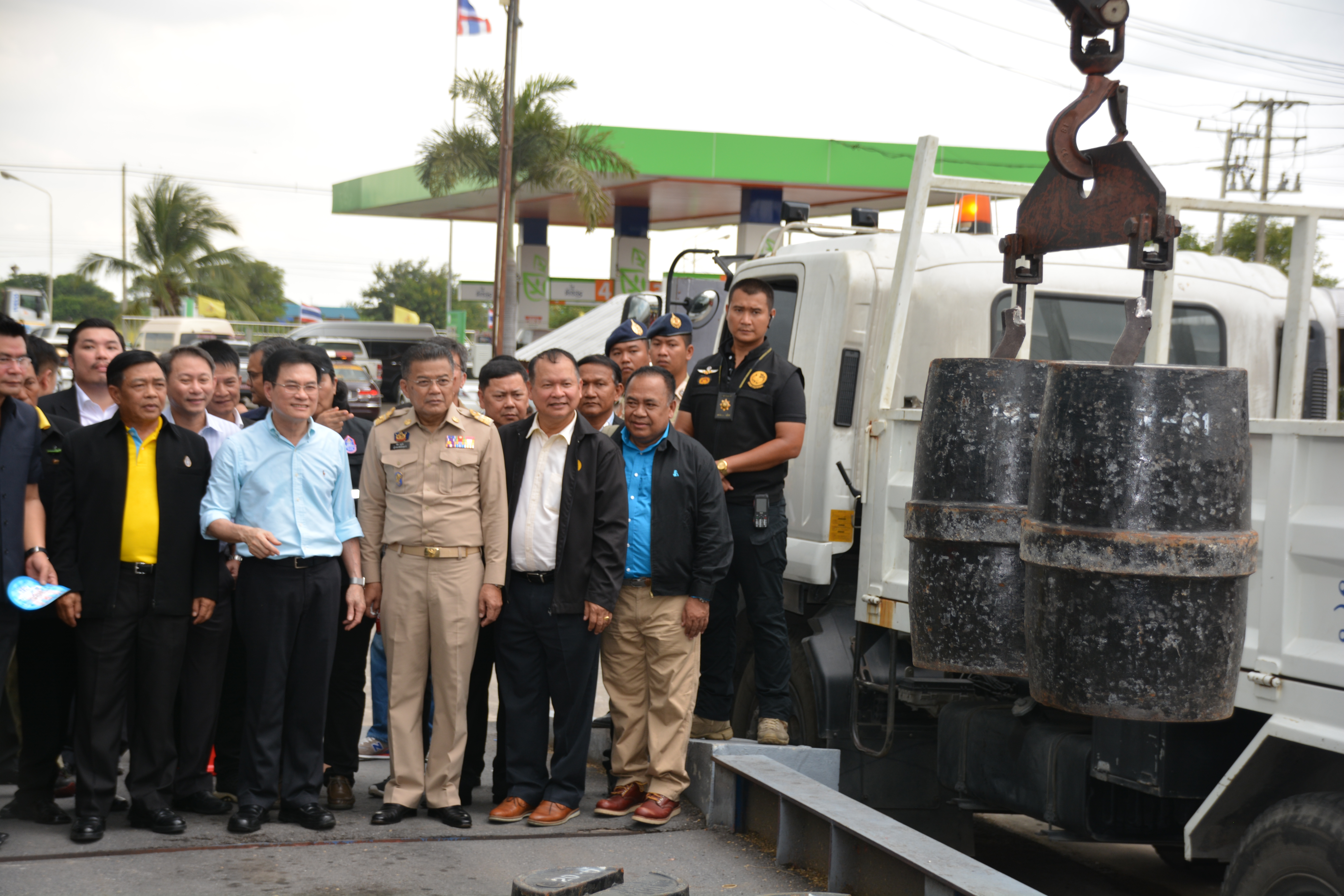 รัฐมนตรีว่าการกระทรวงพาณิชย์ ลงพื้นที่ จ.ปทุมธานี พบปะเกษตรกรผู้ปลูกข้าว