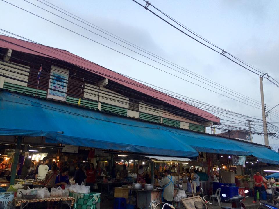 45268_ด้านหน้าตลาด.jpg