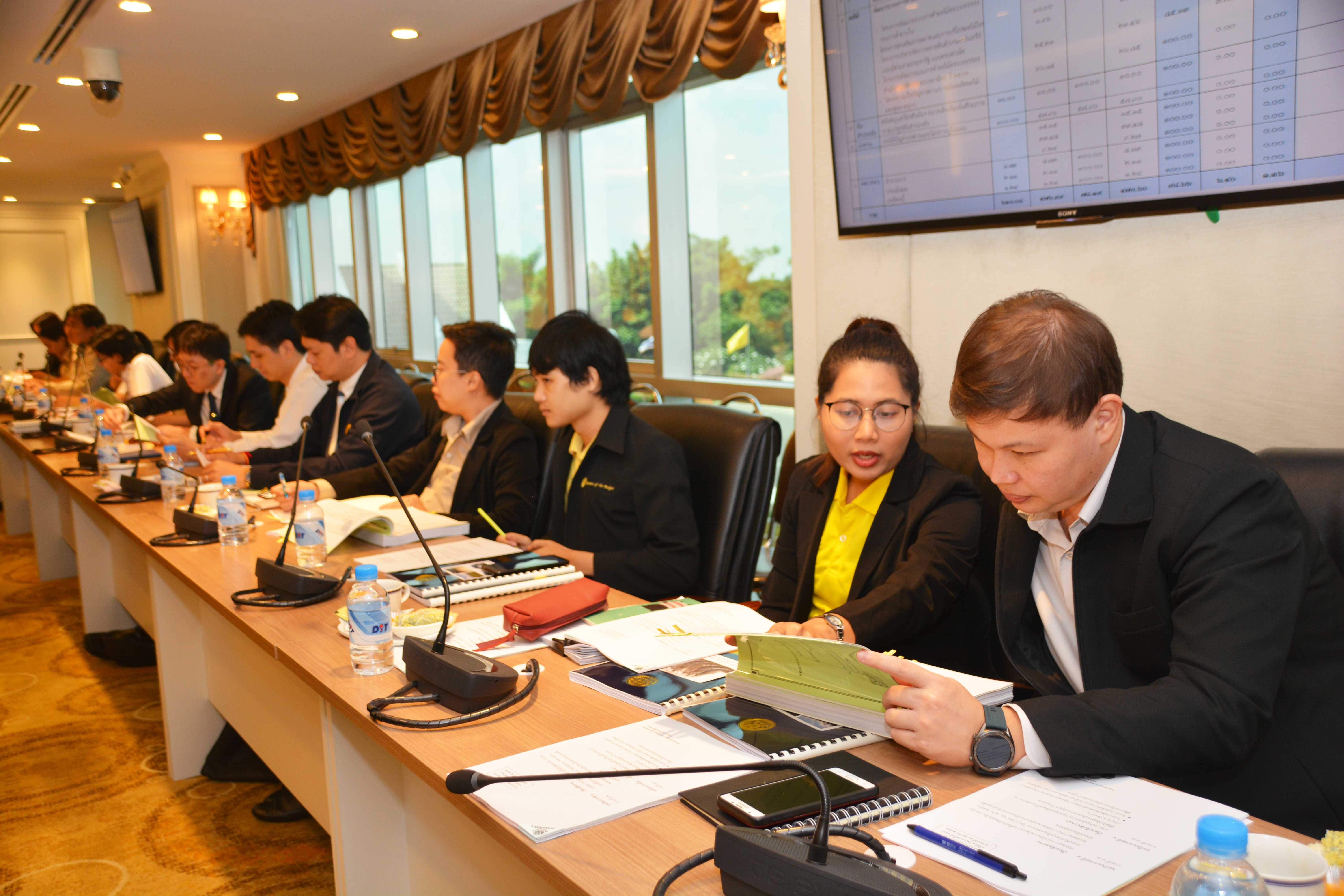การประชุมคณะกรรมการนโยบายและมาตรการช่วยเหลือเกษตรกร