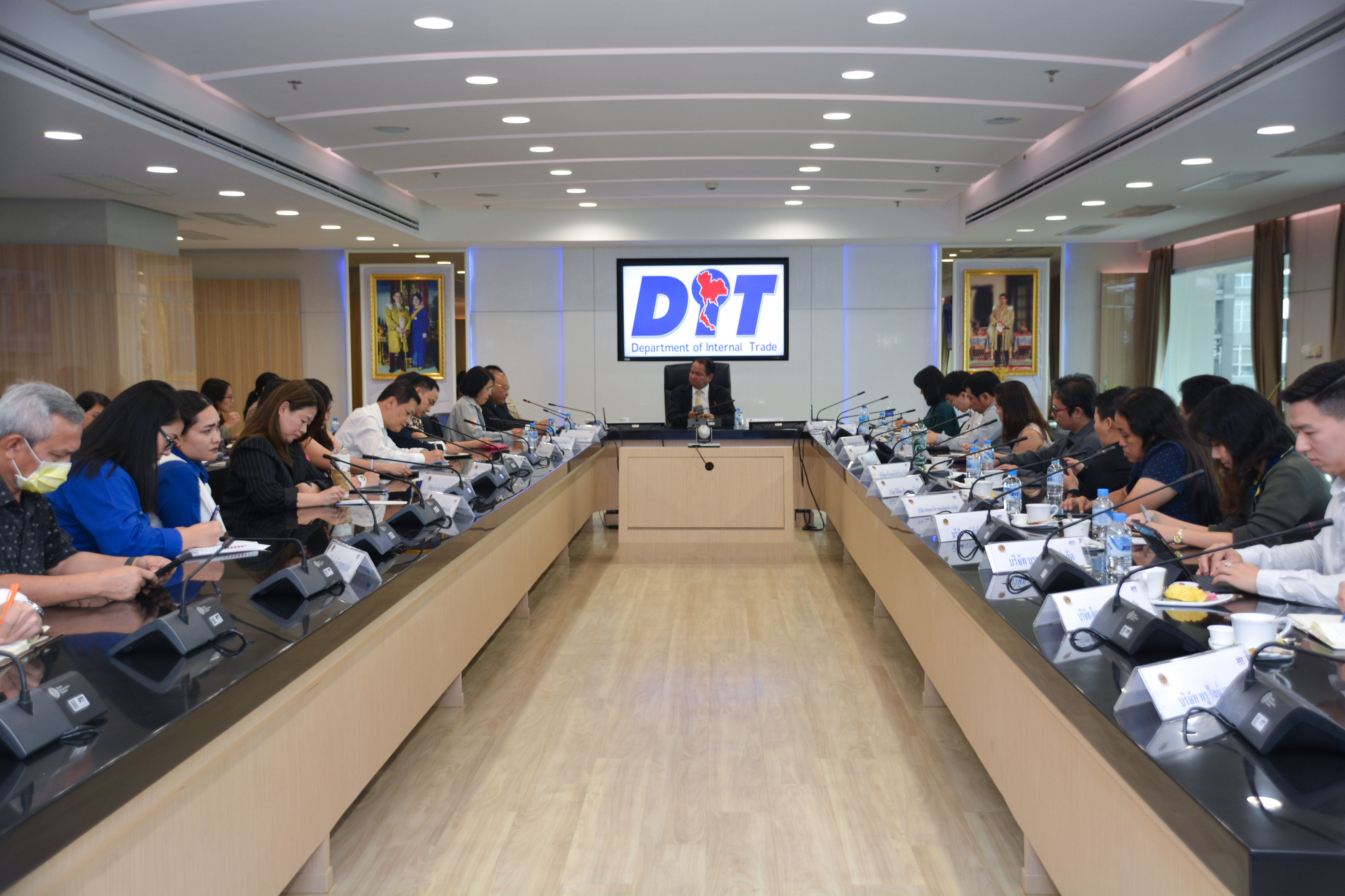การประชุมหารือสถานการณ์สินค้าเจลล้างมือและหน้ากากอนามัย